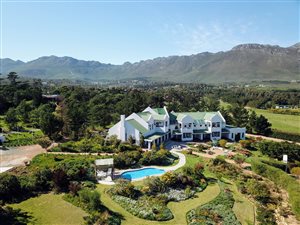 850 m² Commercial space in Gordons Bay Central