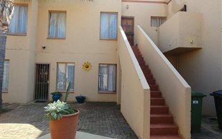 2 Bedroom Townhouse in Magalieskruin