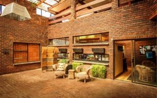 5 Bedroom House in Larrendale