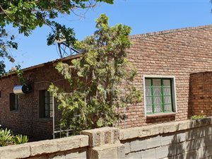 4 Bed House in Steytlerville