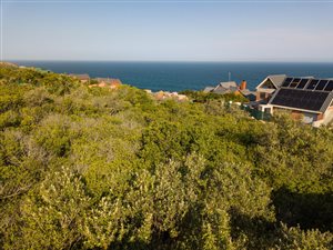 922 m² Land available in Herolds Bay