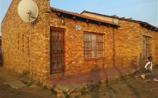 2 Bedroom House in Langaville