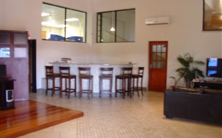 881 m² Industrial space in Irene