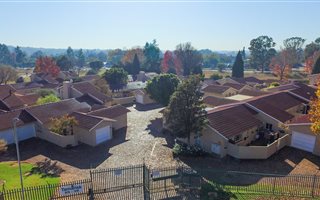 3 Bedroom Townhouse in Eldoraigne