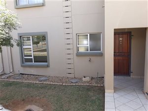 2 Bed Apartment in Hazeldean (Silverlakes Surroundings)