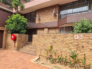 2 Bed Townhouse in Muckleneuk