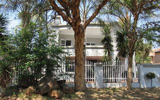 3 Bedroom House in Silver Lakes Golf Estate