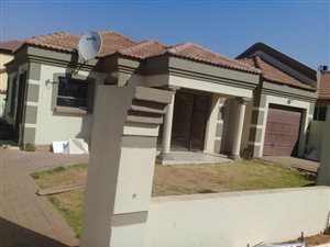 3 Bed House in Roodekop
