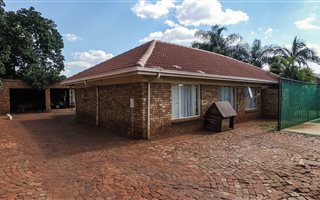 4 Bedroom House in Dorandia
