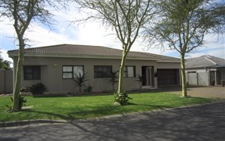 4 Bedroom House in D Urbanvale