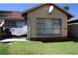 2 Bedroom Simplex in The Hill