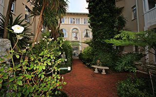 2 Bedroom Apartment in Sea Point