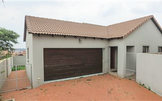 3 Bedroom House in Thatchfield