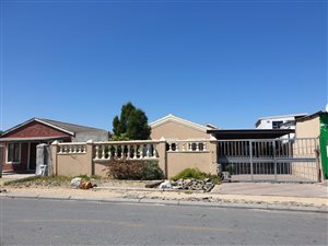 2 Bed House in Philippi