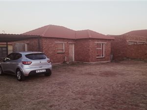 2 Bed House in Karen Park