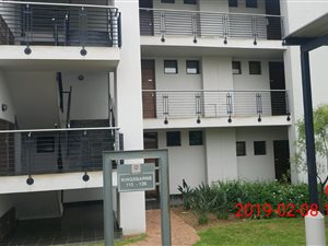 2 Bed Apartment in Roodepoort Central