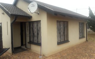 2 Bedroom House in Protea Glen