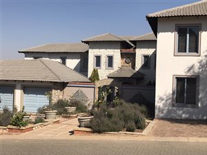 6 Bed House in Bronkhorstbaai