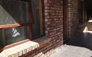 2 Bedroom Flat in Scheepers Heights