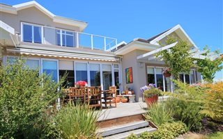 4 Bedroom House in Kraaibosch
