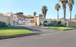 2 Bedroom Townhouse in Blouberg Rise
