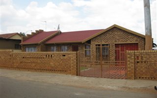 3 Bedroom House in Emdeni
