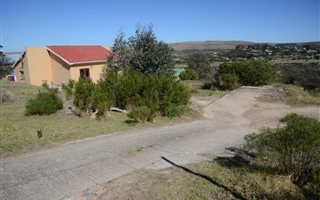 675 m² Land available in Cradock
