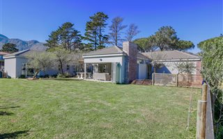 3 Bedroom House in Sir Lowrys and surrounds
