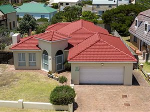3 Bed House in Pringle Bay