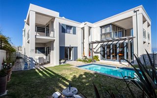 5 Bedroom House in Hemel en Aarde