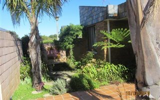 3 Bedroom Townhouse in Somerset West Central