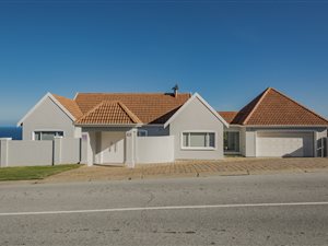 2 Bed House in Blue Horizon Bay