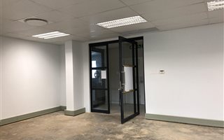 153 m² Commercial space in New Town Centre (Gateway)
