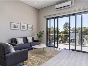 82 m² Commercial space in Paardevlei