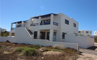 5 Bedroom House in Paradise Beach
