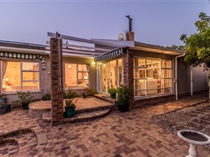 4 Bed House in Tokai