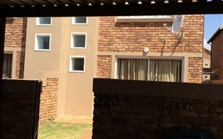 2 Bedroom Duplex in Heuwelsig Estate