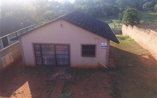 2 Bedroom House in Lamontville