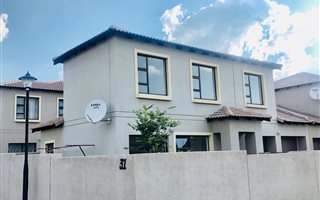 3 Bedroom Townhouse in Montana Park