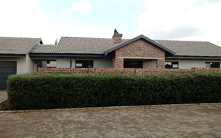 3 Bedroom Townhouse in Heuwelsig Estate