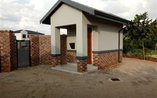 3 Bedroom Townhouse in Heuwelsig Estate