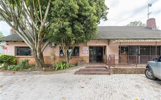 1487 m² Office Space in White River Central