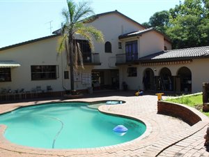 8.8 ha Farm with House in Hartzenbergfontein
