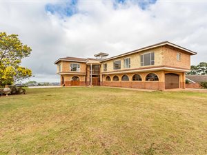 8 Bedroom House in Winston Park