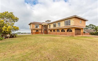 8 Bedroom House in Winston Park