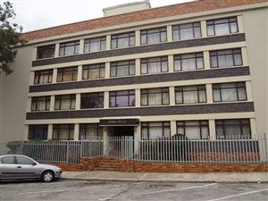 4 Bed Apartment in Port Elizabeth Central