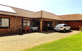 3 Bedroom House in Protea Ridge