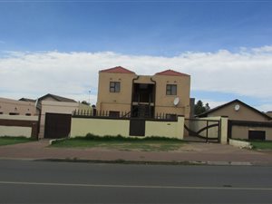 12 Bed House in Jabavu