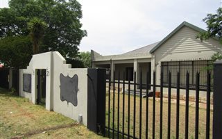 300 m² Office Space in Northmead