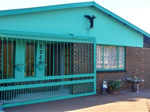 3 Bed House in Daspoort